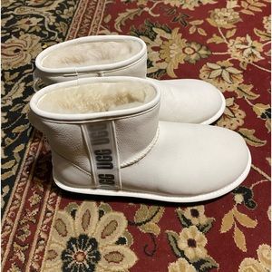 NWT White Uggs